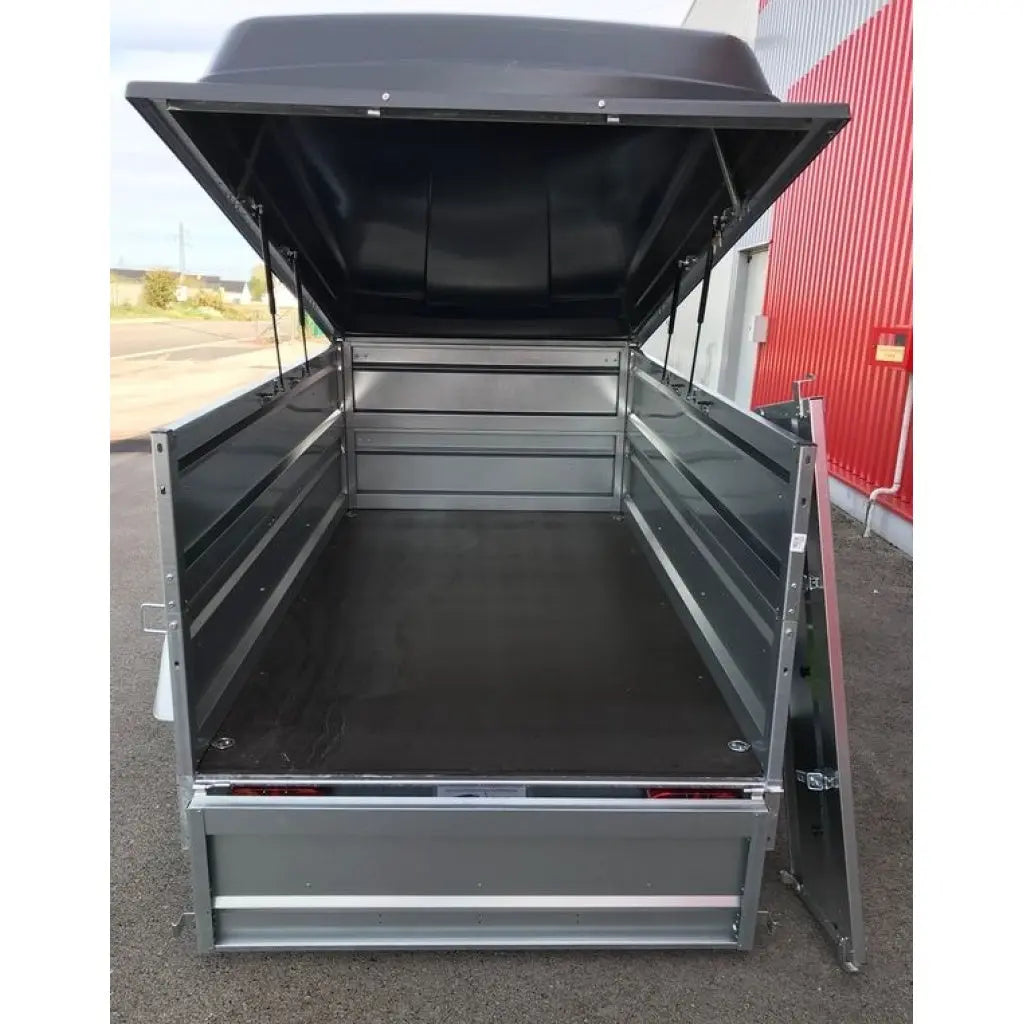 Reboque Lider Florence 750 kg com cobertura e calhas duplas.